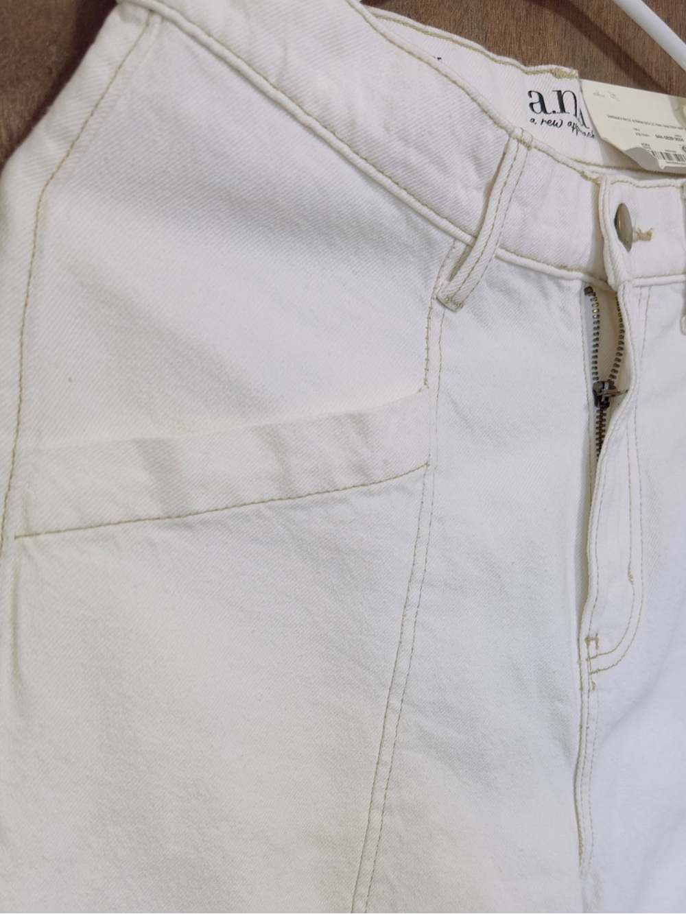 a.n.a High-Rise White Patch-Front Women’s Jeans - Picture 4 of 15